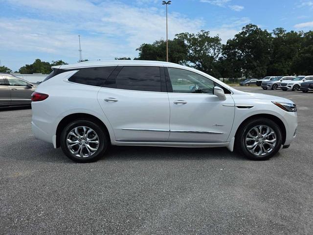 Photo of 2021 White Frost Tricoat Buick Enclave