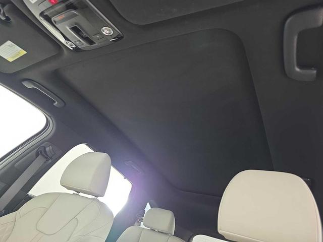 Photo of 2025 Aurora Black Pearl Kia Sorento Hybrid