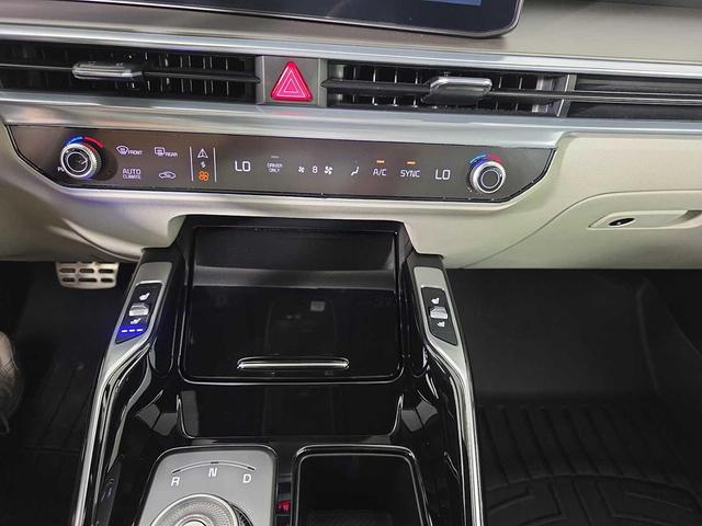 Photo of 2025 Aurora Black Pearl Kia Sorento Hybrid
