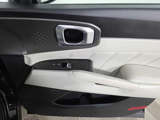Photo of 2025 Aurora Black Pearl Kia Sorento Hybrid