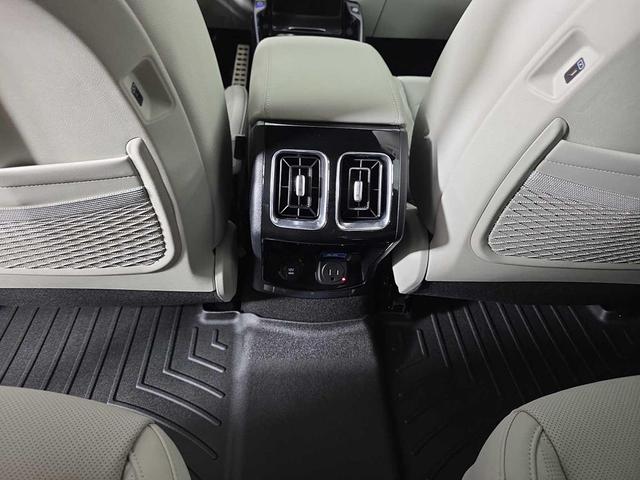 Photo of 2025 Aurora Black Pearl Kia Sorento Hybrid