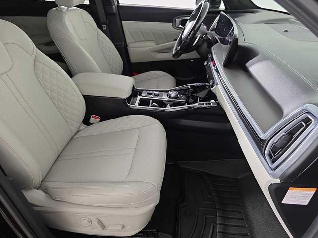 Photo of 2025 Aurora Black Pearl Kia Sorento Hybrid