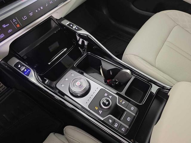 Photo of 2025 Aurora Black Pearl Kia Sorento Hybrid