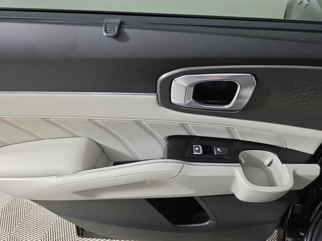 Photo of 2025 Aurora Black Pearl Kia Sorento Hybrid