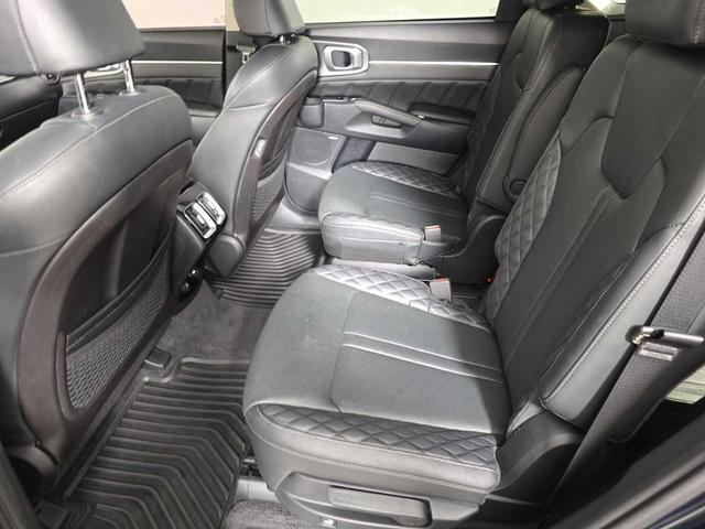 Photo of 2021 Ebony Black Kia Sorento