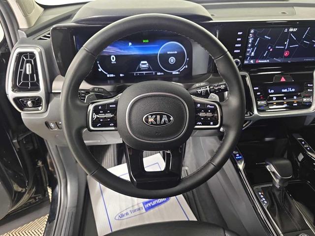 Photo of 2021 Ebony Black Kia Sorento