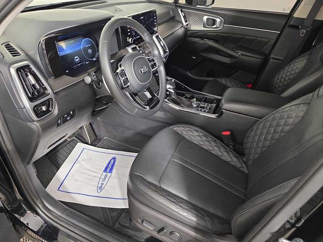Photo of 2021 Ebony Black Kia Sorento