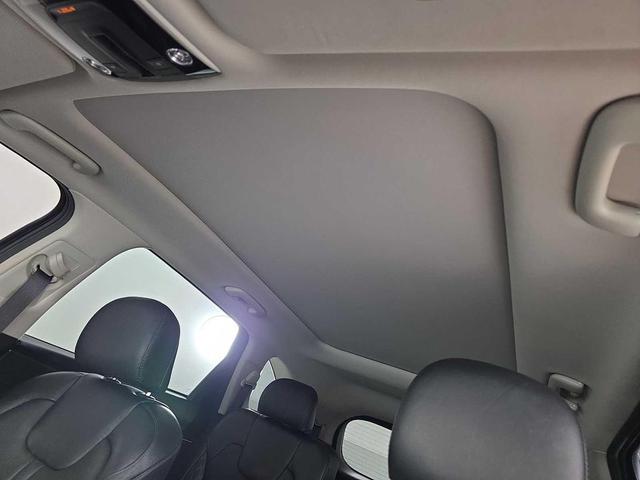 Photo of 2021 Ebony Black Kia Sorento