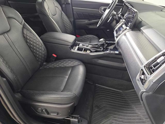Photo of 2021 Ebony Black Kia Sorento
