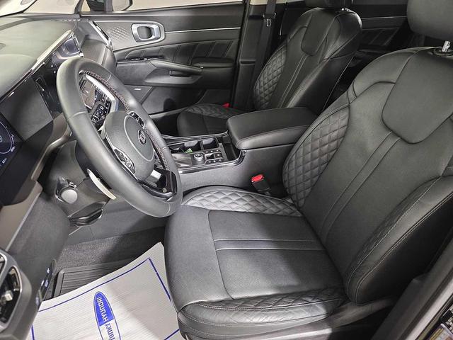 Photo of 2021 Ebony Black Kia Sorento