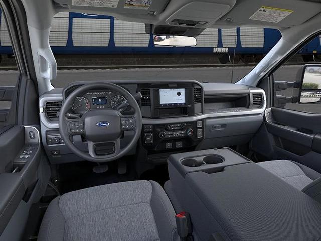 Photo of 2025 Oxford White Ford F-350