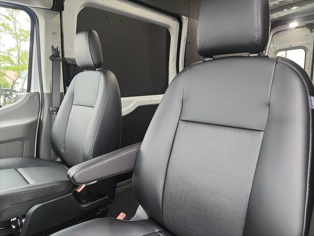 Photo of 2025 Oxford White Ford Transit-350