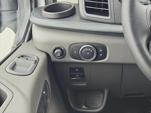 Photo of 2025 Oxford White Ford Transit-350