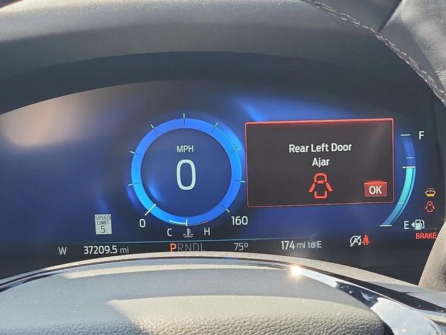 Photo of 2022 Star White Metallic Tri-Coat Ford Explorer