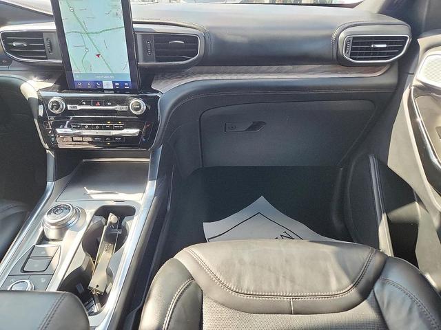 Photo of 2022 Star White Metallic Tri-Coat Ford Explorer