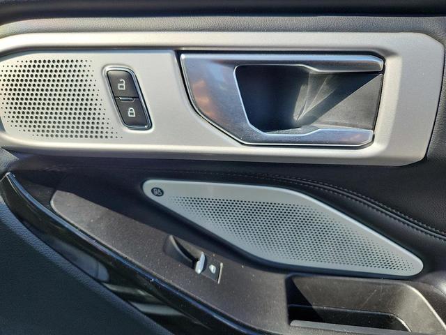 Photo of 2022 Star White Metallic Tri-Coat Ford Explorer