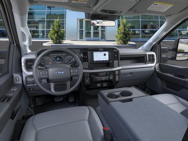 Photo of 2025 Oxford White Ford F-350