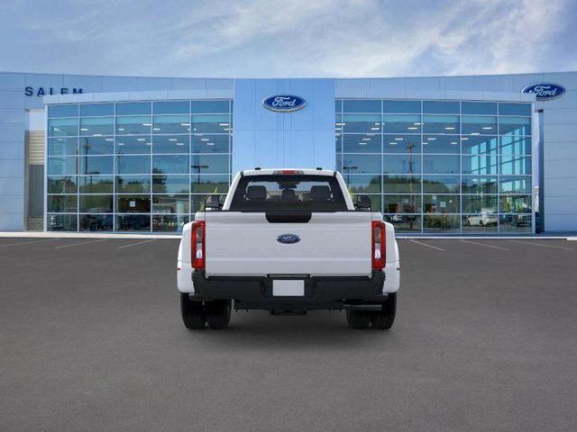 Photo of 2025 Oxford White Ford F-350