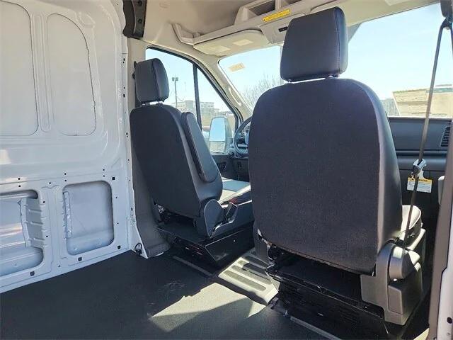 Photo of 2025 Oxford White Ford Transit-250