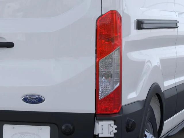 Photo of 2025 Oxford White Ford Transit-250