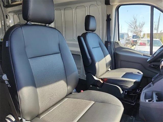Photo of 2025 Oxford White Ford Transit-250