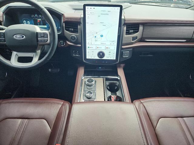 Photo of 2023 Black Metallic Ford Expedition