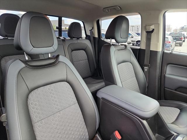 Photo of 2018 Summit White Chevrolet Colorado