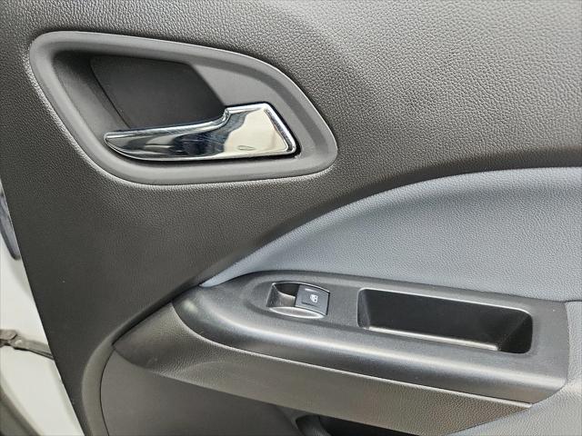 Photo of 2018 Summit White Chevrolet Colorado