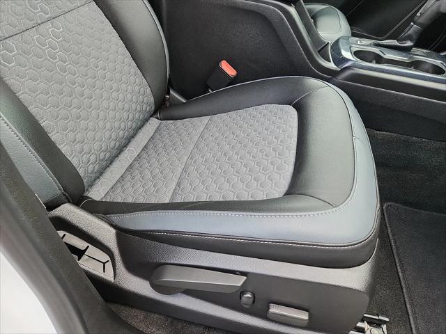 Photo of 2018 Summit White Chevrolet Colorado