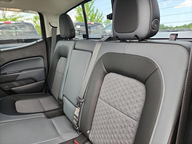 Photo of 2018 Summit White Chevrolet Colorado
