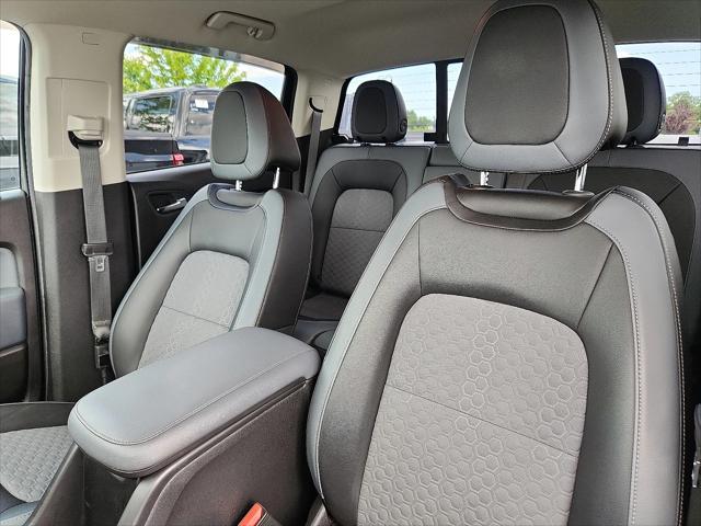 Photo of 2018 Summit White Chevrolet Colorado