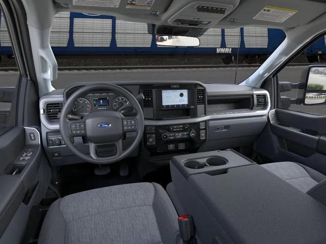 Photo of 2025 Oxford White Ford F-350