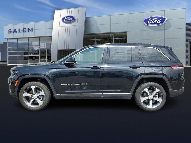 Photo of 2024 Diamond Black Crystal Pearlcoat Jeep Grand Cherokee 4xe