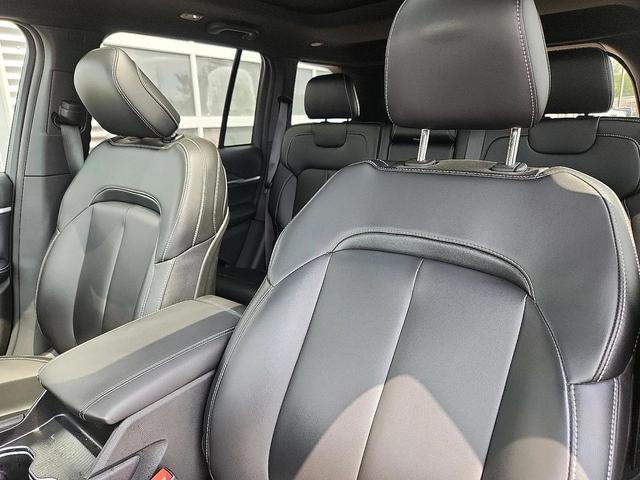 Photo of 2024 Diamond Black Crystal Pearlcoat Jeep Grand Cherokee 4xe