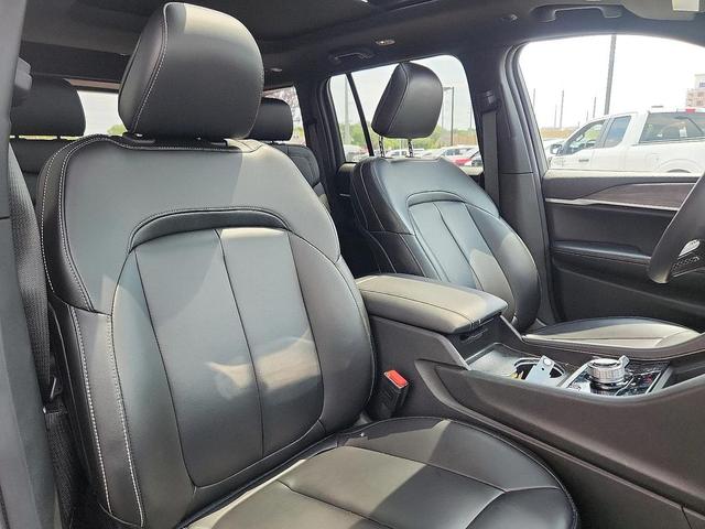 Photo of 2024 Diamond Black Crystal Pearlcoat Jeep Grand Cherokee 4xe
