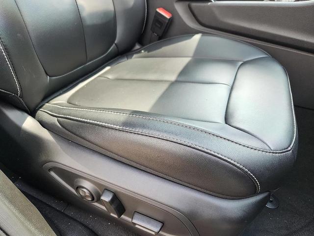 Photo of 2024 Diamond Black Crystal Pearlcoat Jeep Grand Cherokee 4xe