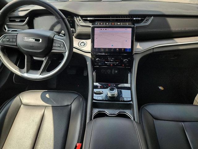 Photo of 2024 Diamond Black Crystal Pearlcoat Jeep Grand Cherokee 4xe