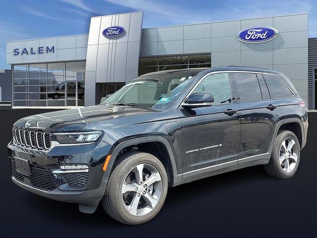 Photo of 2024 Diamond Black Crystal Pearlcoat Jeep Grand Cherokee 4xe