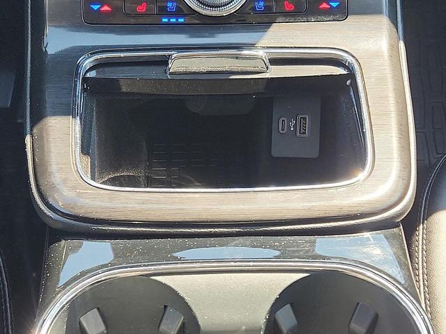 Photo of 2022 Infinite Black Metallic Clearcoat Lincoln Nautilus