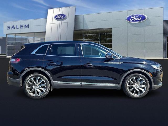 Photo of 2022 Infinite Black Metallic Clearcoat Lincoln Nautilus