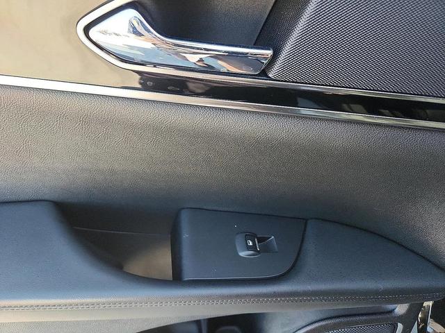 Photo of 2022 Infinite Black Metallic Clearcoat Lincoln Nautilus
