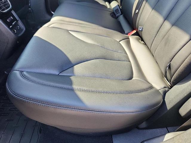 Photo of 2022 Infinite Black Metallic Clearcoat Lincoln Nautilus