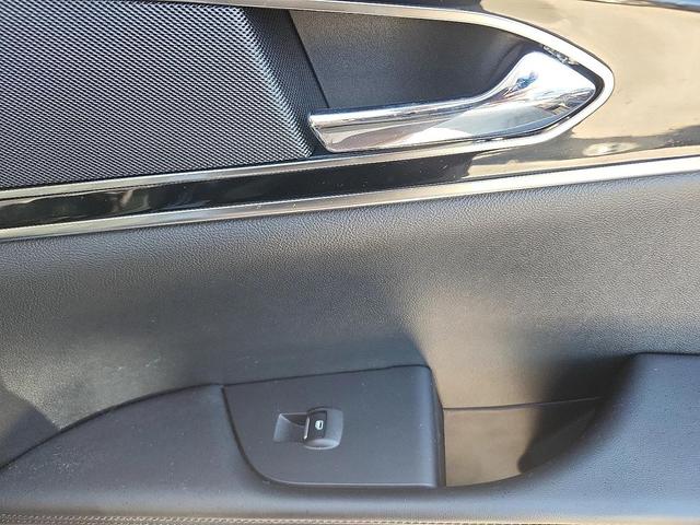 Photo of 2022 Infinite Black Metallic Clearcoat Lincoln Nautilus