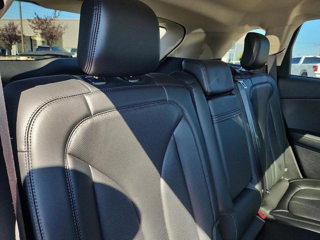 Photo of 2022 Infinite Black Metallic Clearcoat Lincoln Nautilus