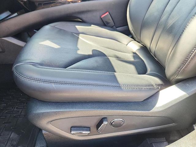 Photo of 2022 Infinite Black Metallic Clearcoat Lincoln Nautilus