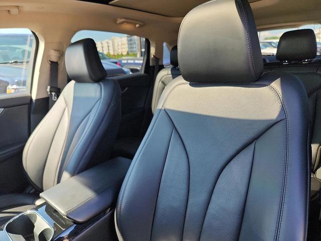 Photo of 2022 Infinite Black Metallic Clearcoat Lincoln Nautilus