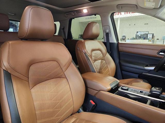 Photo of 2023 Super Black Nissan Pathfinder