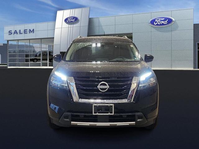 Photo of 2023 Super Black Nissan Pathfinder