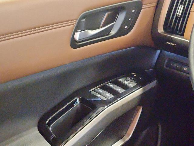 Photo of 2023 Super Black Nissan Pathfinder