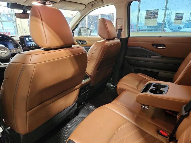 Photo of 2023 Super Black Nissan Pathfinder